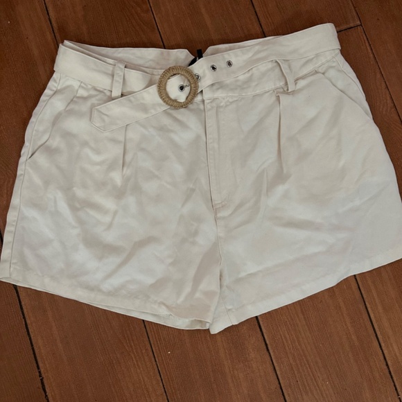 Paige Women's Beige Belted Shorts Size 10 - Picture 3 of 7